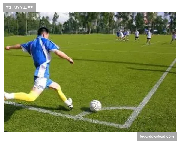 定位球进攻套路多样化 欧协联球队注重死球战术设计